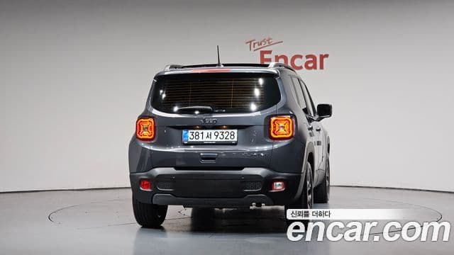 Jeep Renegade 2023 — Фото 4/20