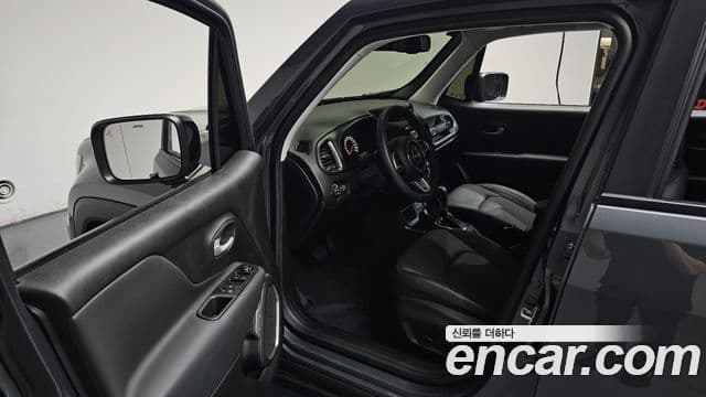 Jeep Renegade 2023 — Фото 9/20