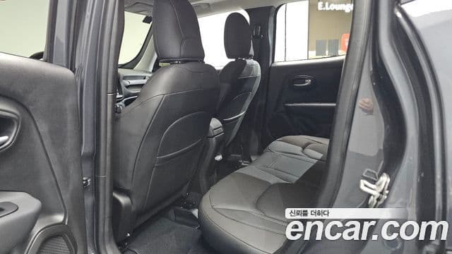 Jeep Renegade 2023 — Фото 11/20