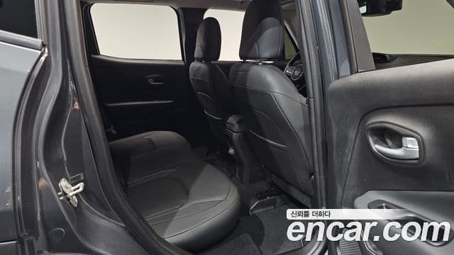 Jeep Renegade 2023 — Фото 12/20