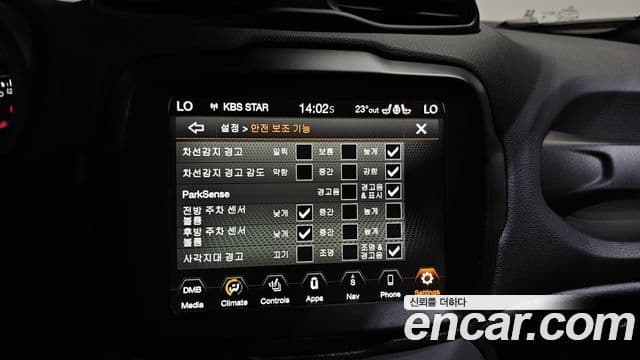Jeep Renegade 2023 — Фото 16/20