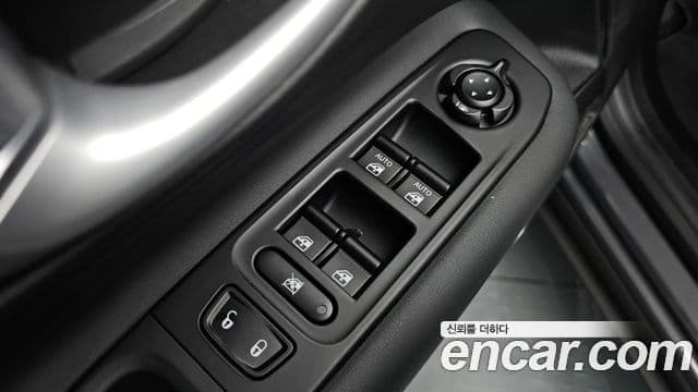 Jeep Renegade 2023 — ფოტო 11/37