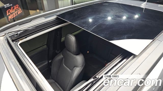 Jeep Renegade 2023 — ფოტო 13/37
