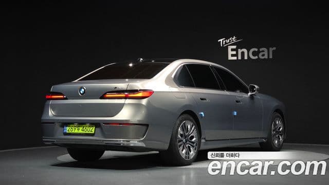BMW 7 Series 2023 — Фото 1/20