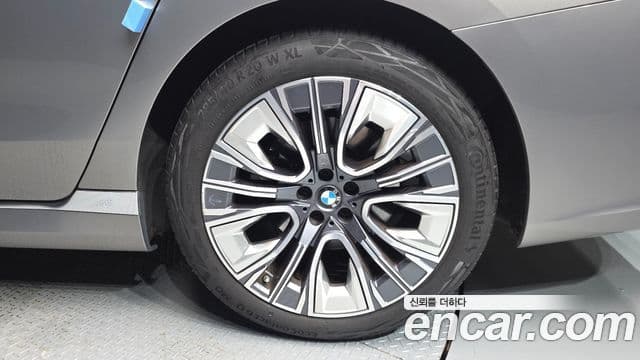 BMW 7 Series 2023 — Şəkil 25/33