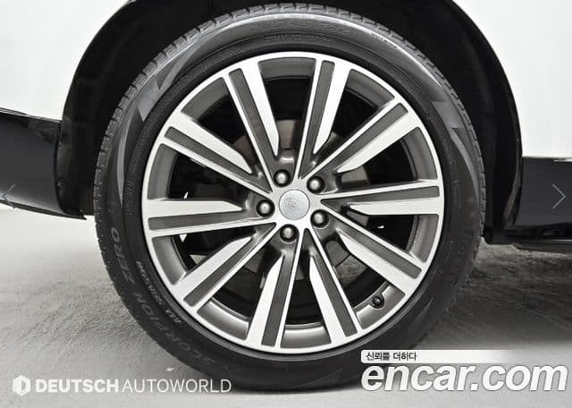 Land Rover Range Rover 2023 — Photo 18/20