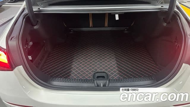Mercedes-Benz E-Class 2025 — Фото 12/20