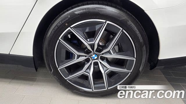 BMW 5 Series 2025 — Şəkil 30/32