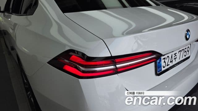 BMW 5 Series 2025 — Şəkil 24/32