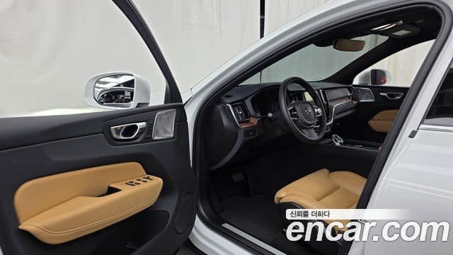 Volvo XC60 2024 — Фото 10/20