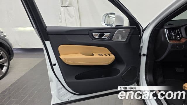 Volvo XC60 2024 — Photo 22/36