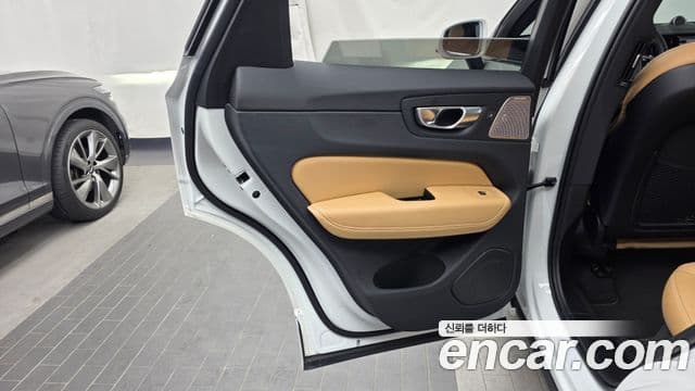Volvo XC60 2024 — Photo 33/36