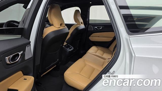 Volvo XC60 2024 — Photo 12/36