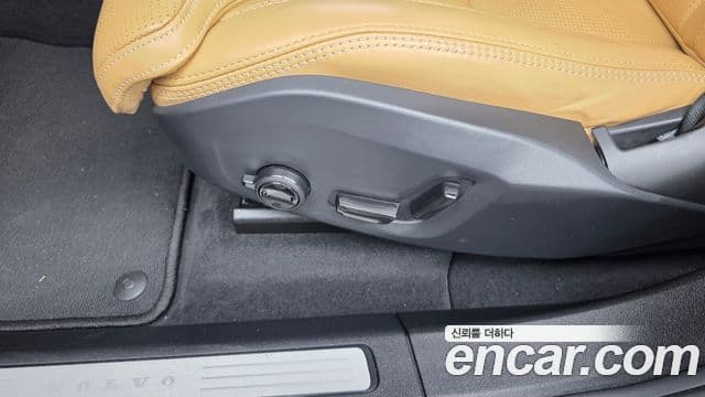 Volvo XC60 2024 — Photo 8/36