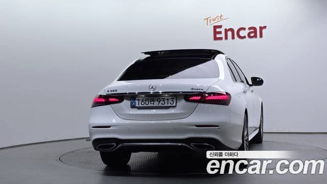Mercedes-Benz E-Class 2022 — Фото 4/20