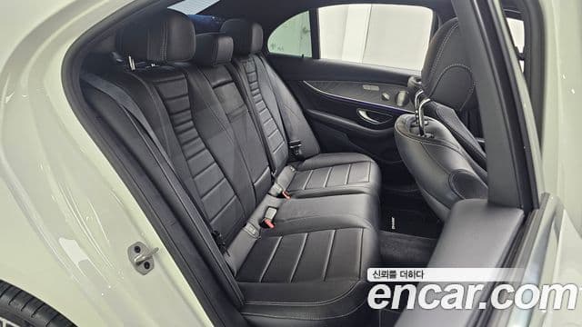 Mercedes-Benz E-Class 2022 — Фото 11/20