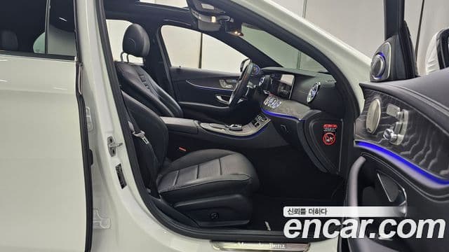Mercedes-Benz E-Class 2022 — Photo 10/34