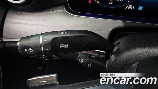Mercedes-Benz E-Class 2022 — Photo 21/34