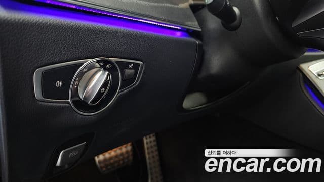Mercedes-Benz E-Class 2022 — Photo 33/34