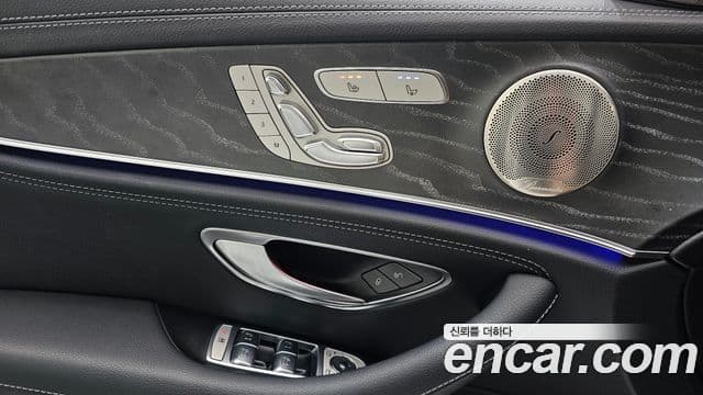 Mercedes-Benz E-Class 2022 — Photo 20/34