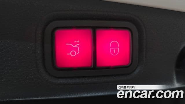 Mercedes-Benz E-Class 2022 — Photo 12/34