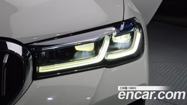 BMW 5 Series 2023 — Photo 30/34