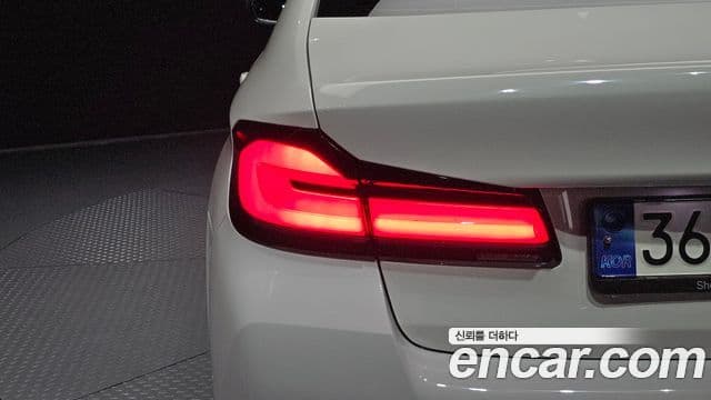 BMW 5 Series 2023 — Photo 25/34