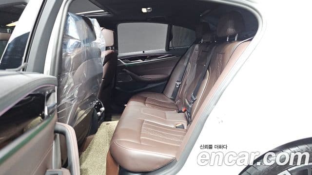 BMW 5 Series 2023 — Photo 8/34