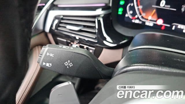 BMW 5 Series 2023 — Photo 33/34