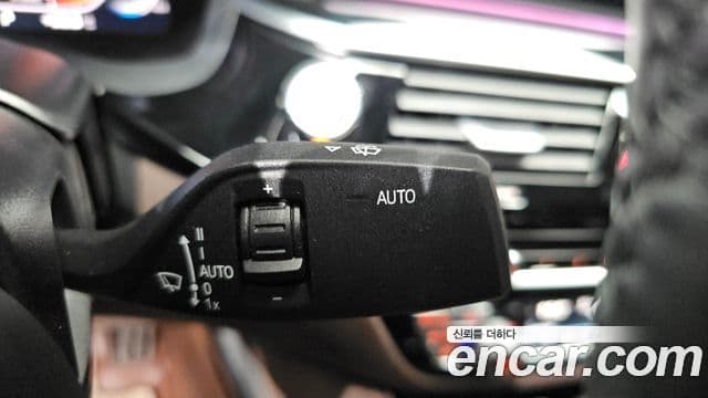 BMW 5 Series 2023 — Photo 19/34