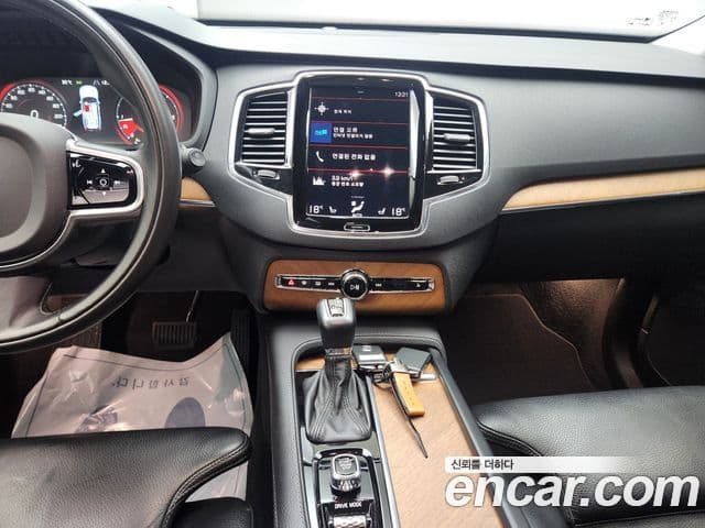 Volvo XC90 2019 — Photo 14/20