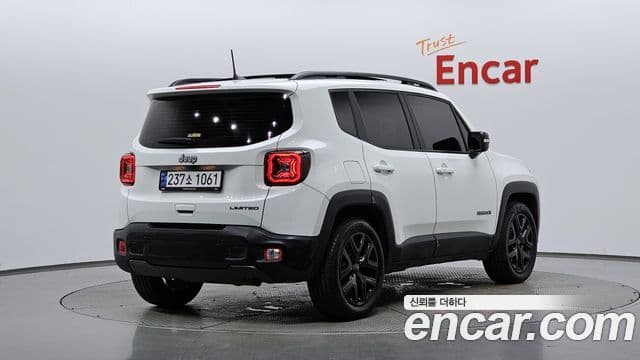 Jeep Renegade 2023 — Фото 2/20