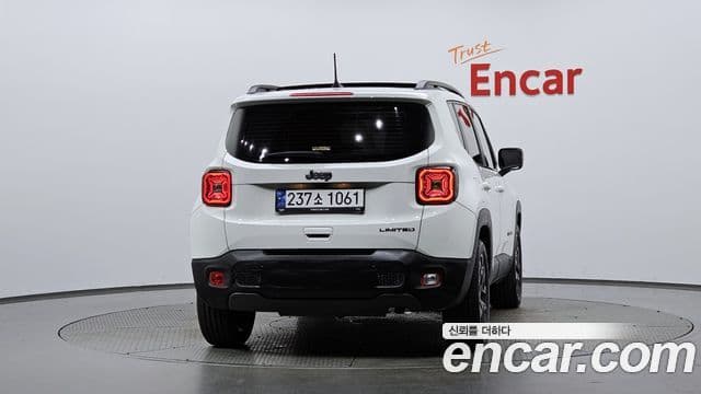 Jeep Renegade 2023 — Фото 4/20