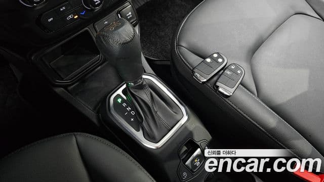 Jeep Renegade 2023 — Фото 9/20