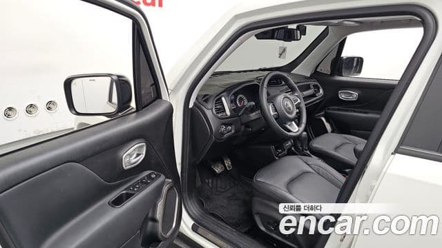 Jeep Renegade 2023 — Фото 10/20