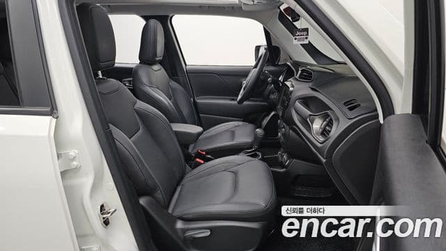 Jeep Renegade 2023 — Фото 11/20