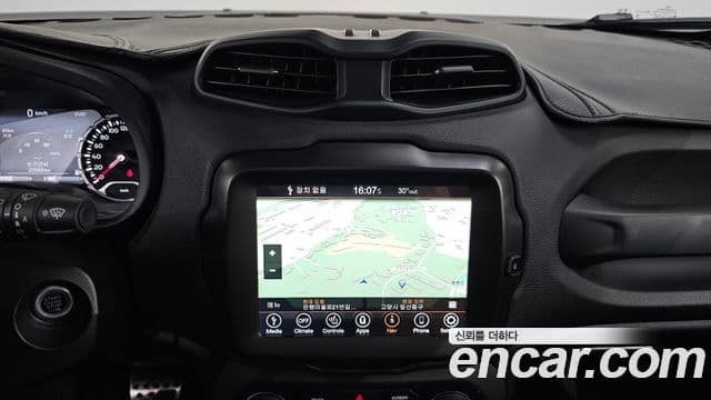 Jeep Renegade 2023 — Фото 14/20