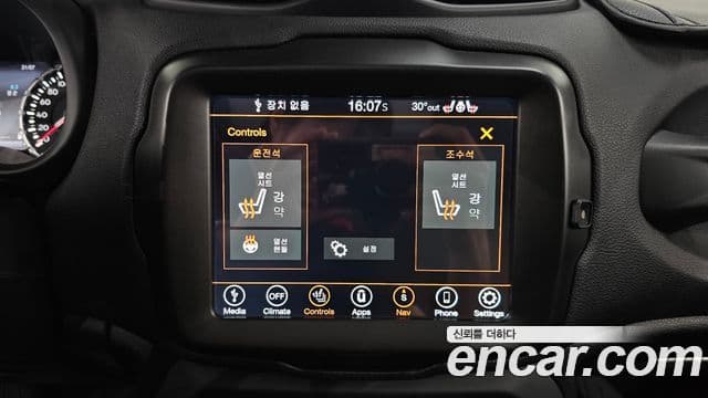Jeep Renegade 2023 — Фото 17/20