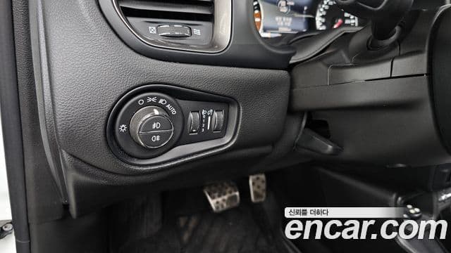 Jeep Renegade 2023 — Фото 20/20
