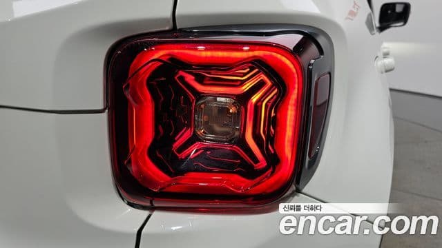 Jeep Renegade 2023 — Şəkil 31/31