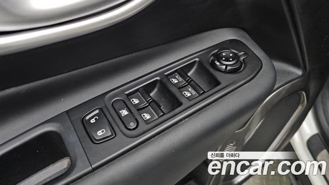 Jeep Renegade 2023 — Şəkil 28/31