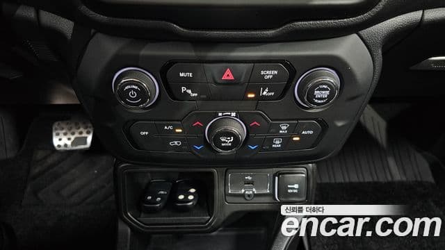 Jeep Renegade 2023 — Şəkil 22/31