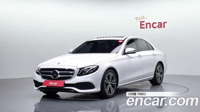 Mercedes-Benz E-Class 2020 — Фото 1/20