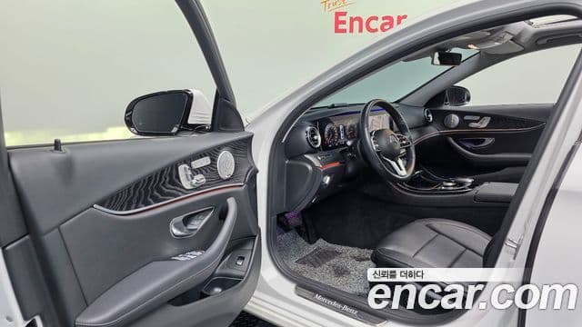 Mercedes-Benz E-Class 2020 — Фото 10/20