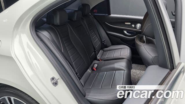 Mercedes-Benz E-Class 2020 — Фото 11/20
