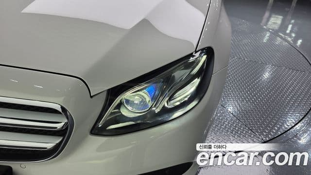 Mercedes-Benz E-Class 2020 — Photo 14/33