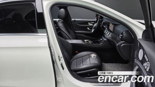 Mercedes-Benz E-Class 2020 — Photo 15/33