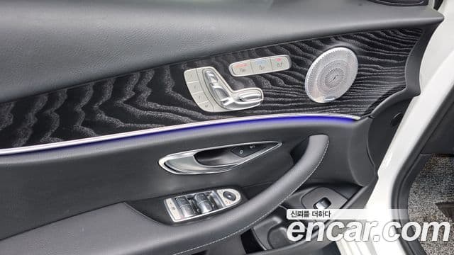 Mercedes-Benz E-Class 2020 — Photo 33/33