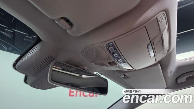 Mercedes-Benz E-Class 2020 — Photo 11/33