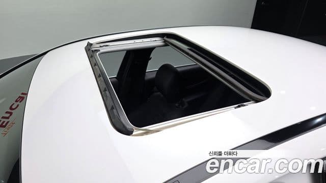 Mercedes-Benz E-Class 2020 — Photo 24/33